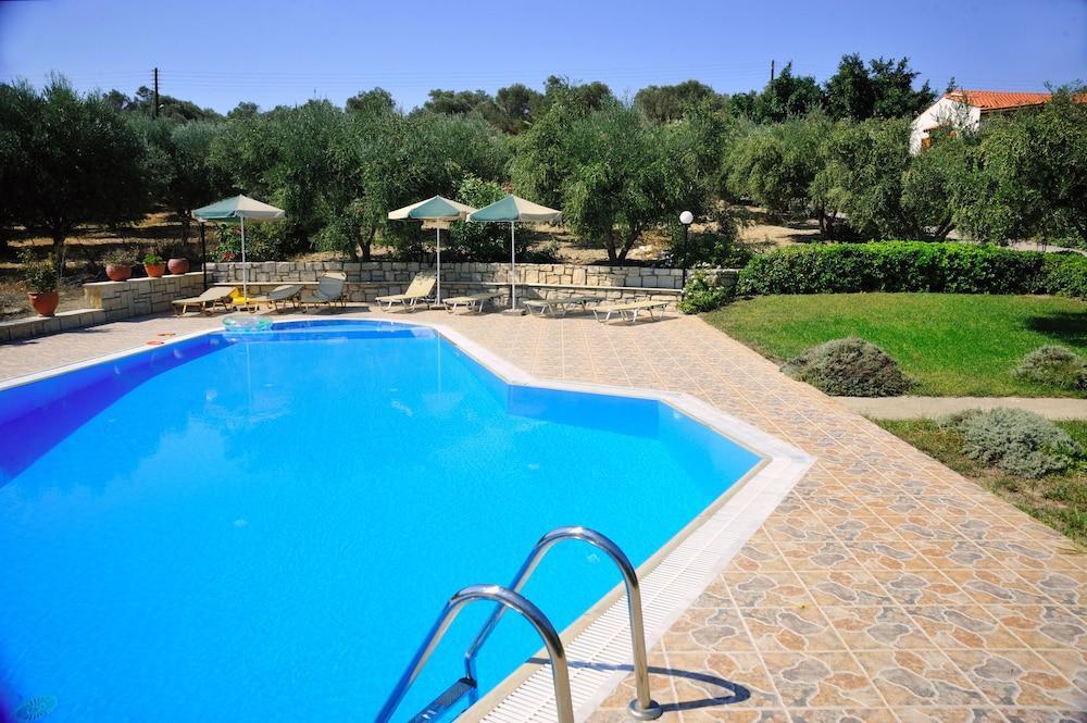 Lefkothea Villas With Large Pool, Bbq & Playground Adelianos Kampos Extérieur photo