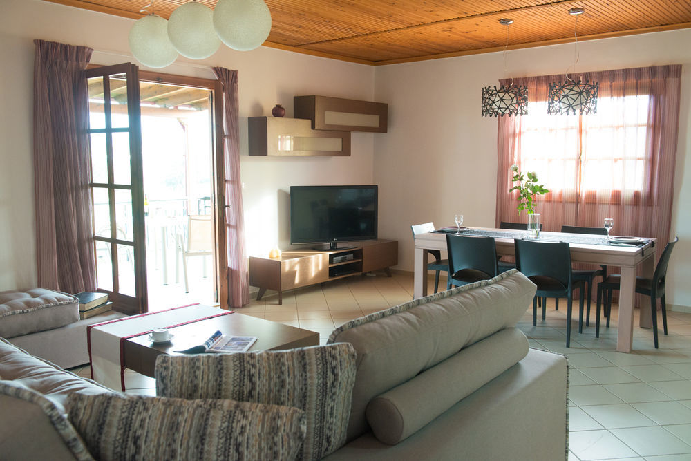 Lefkothea Villas With Large Pool, Bbq & Playground Adelianos Kampos Extérieur photo